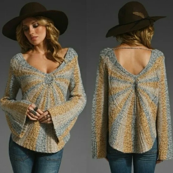Free People Sweaters - Free People
Pinwheel Sunburst Sweater
Size Medium